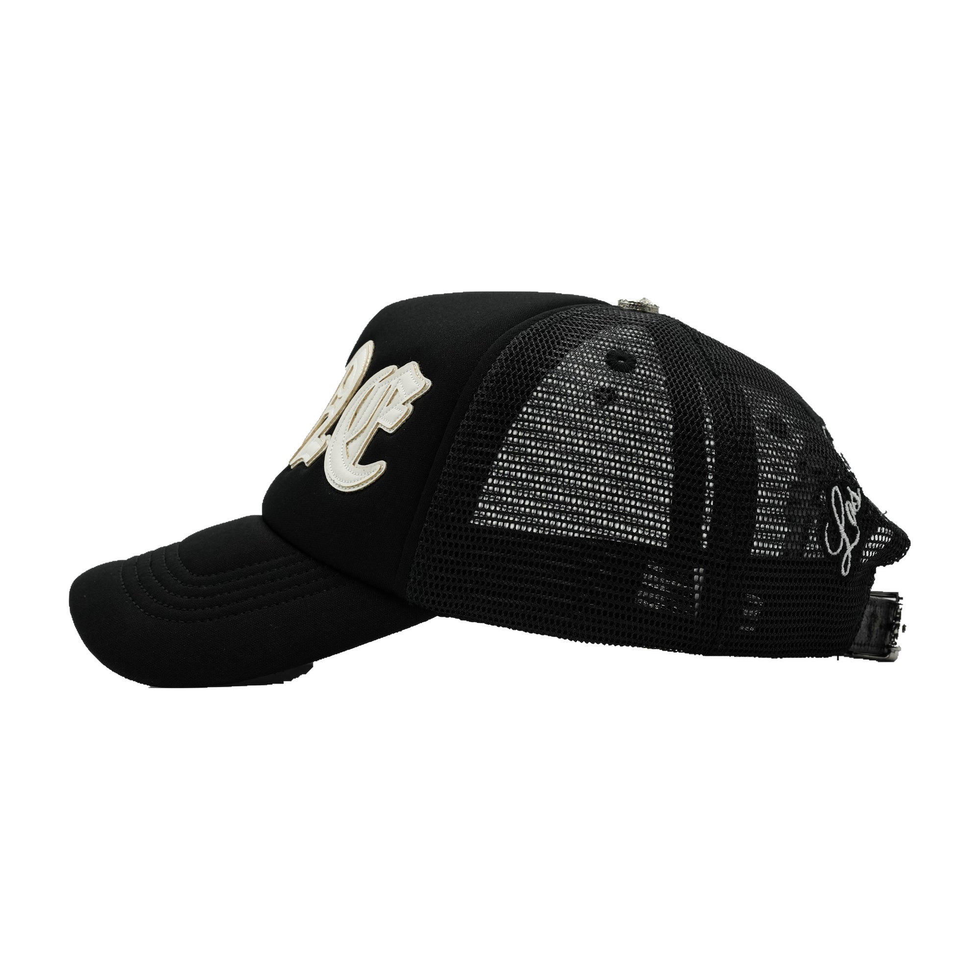 3ONE BLACK/WHITE curved brim — studio photograph DSC00320