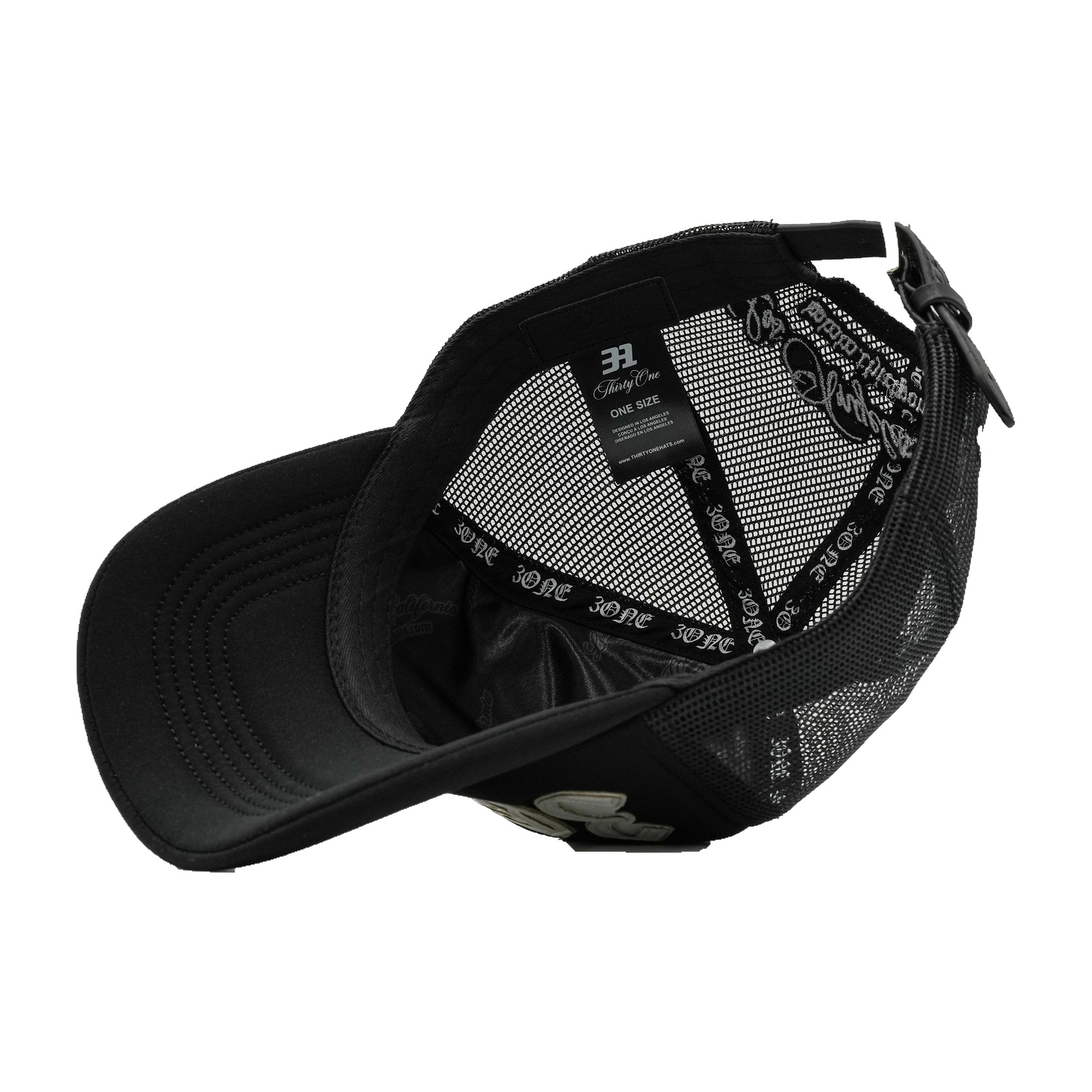 3ONE BLACK/WHITE curved brim — studio photograph DSC00322