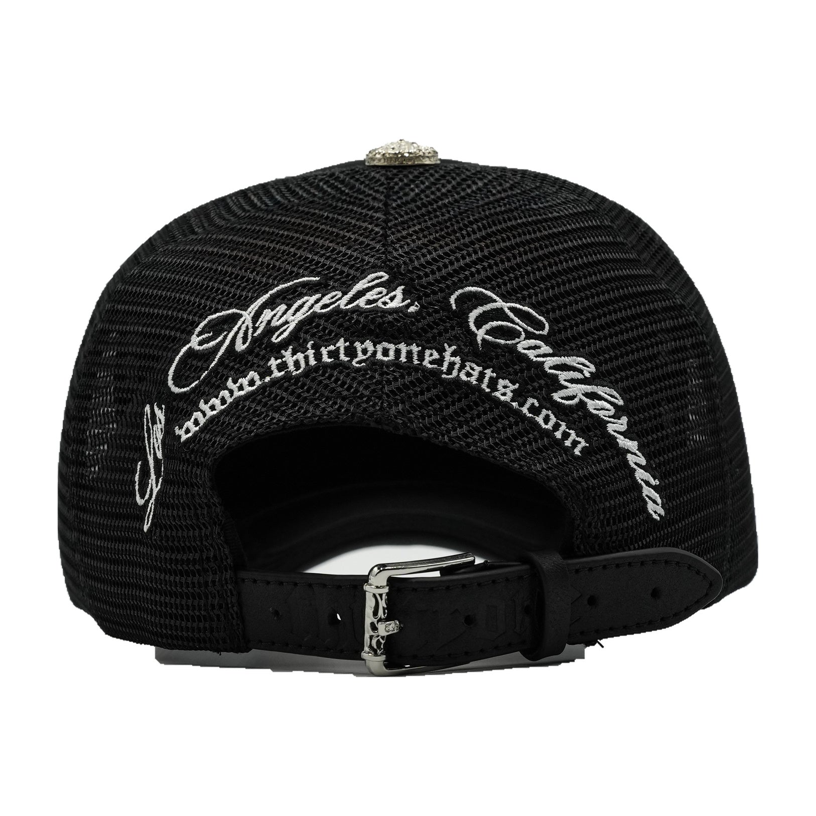 3ONE BLACK/WHITE curved brim — studio photograph DSC00333